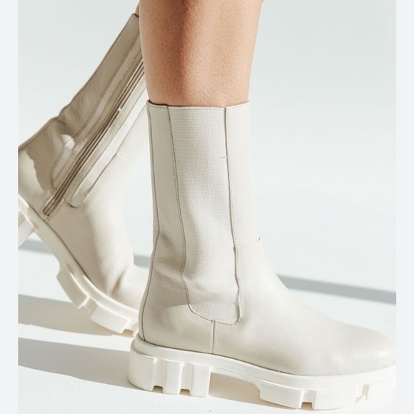 Free People Shoes - Free People Brooks Chelsea Lug Sole Midi Leather Boots 39.5 Chalk/Bone